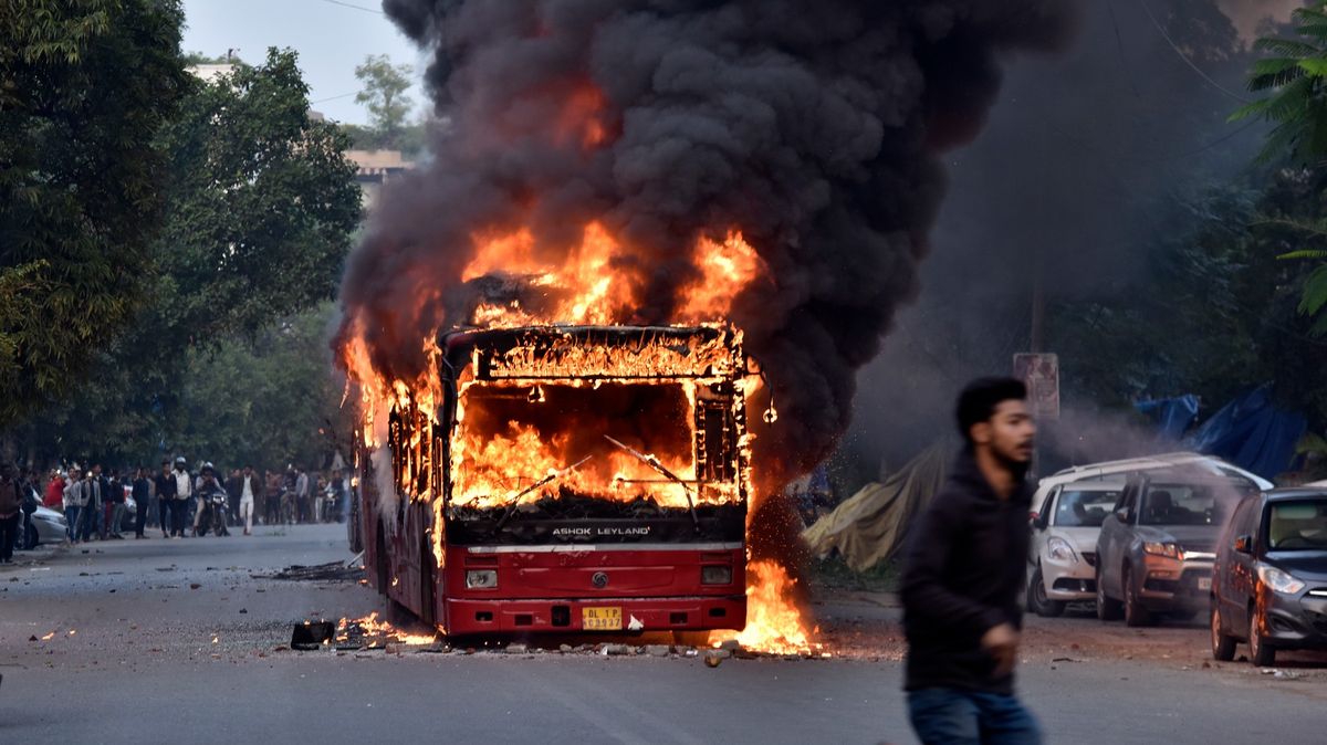 Indický „protimuslimský“ zákon vyvolal protesty, ty mají na svědomí už šest mrtvých